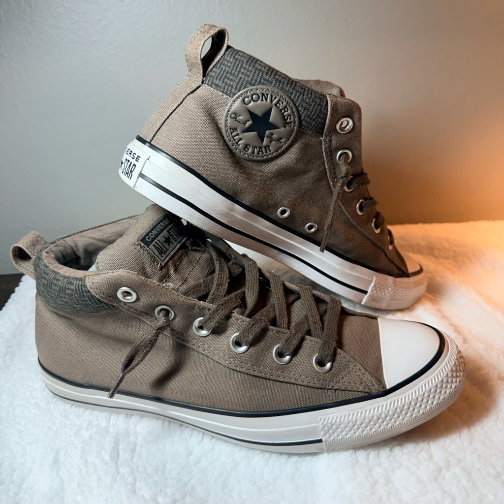 Converse Mens HighTop Chunk Taylor Sneakers Size 85